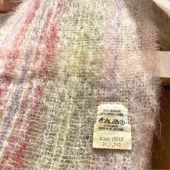 Made in BRITAIN Mohair/wool vintage scarf w prairie/country/cottage rainbow vibe - Picture 9 of 12